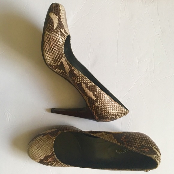 CALVIN KLEIN HEELS - Picture 2 of 2